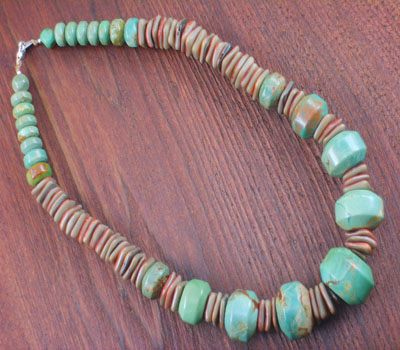 Turquoise Necklace Santo Domingo Graduating Nugget w/ Spiney Oyster